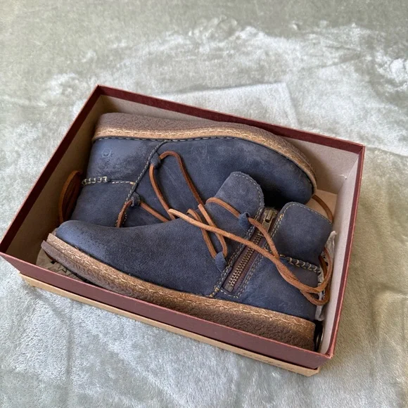 Born Navy Blue Suede Booties Size 8 - Picture 11 of 12